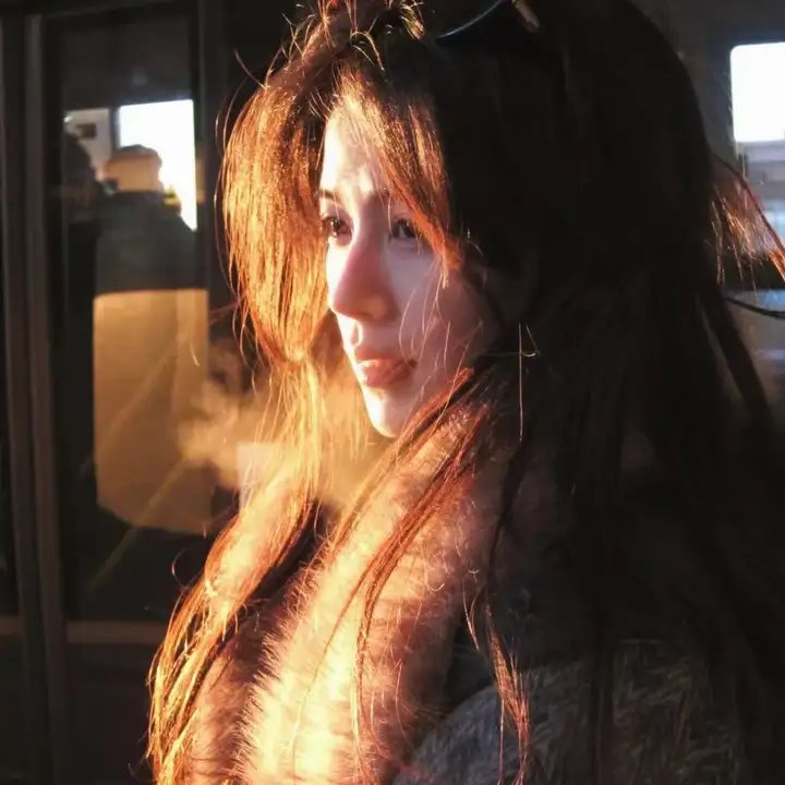 阳台上的女人们